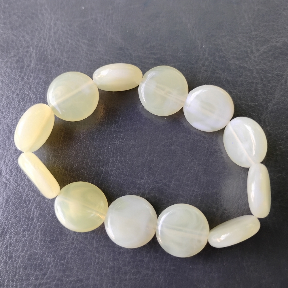 Elegant Cream Green Semi-Transparent Round Flat Polished Stoned Beads Bracelet